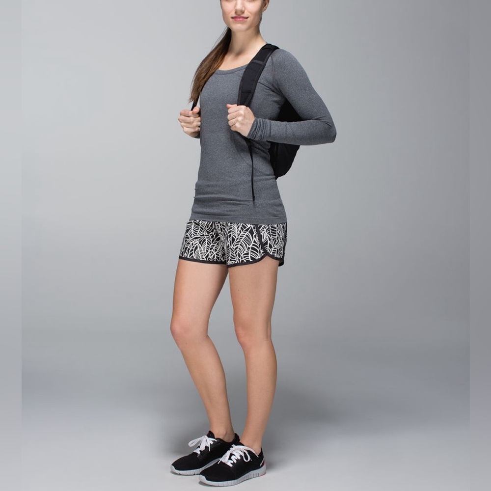 Lululemon Run Times Short 4-Way Stretch Pretty Palm Black Angel Wing size 6